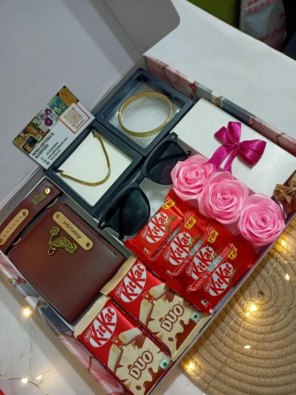 Hamper with chocolate 