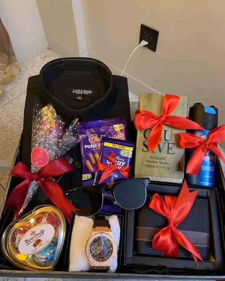 Hamper with shirt 